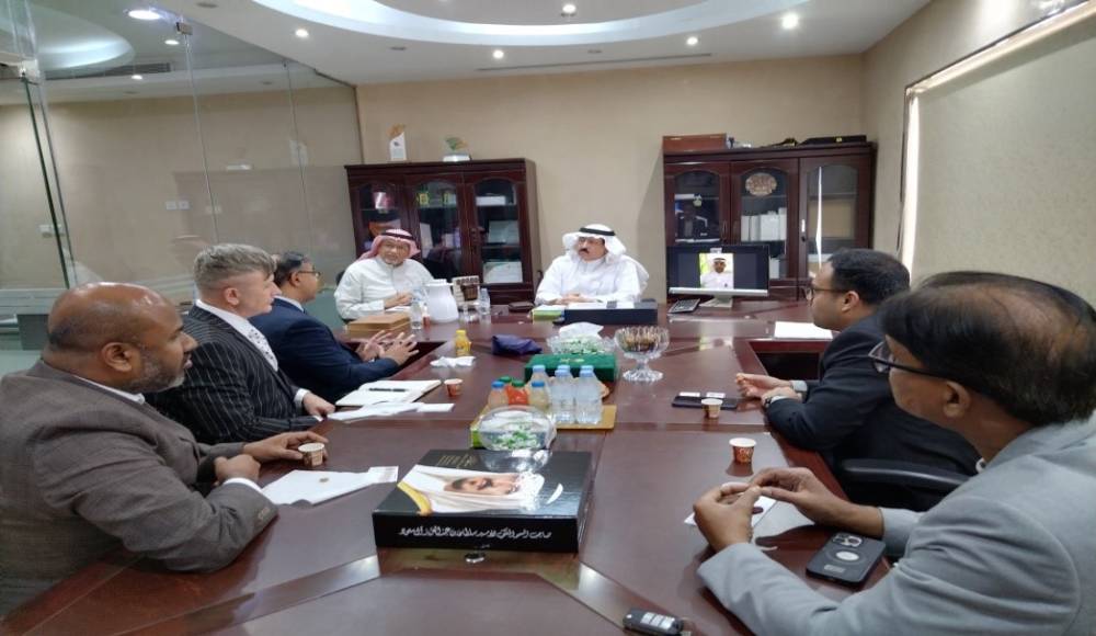 MOU signing with SOLARTECH-UK for renewable energy.